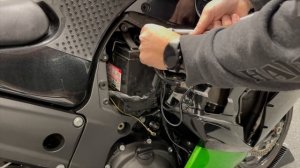 Kawasaki Ninja ZX-14R / ZZR1400 - Battery Removal & New Install on 2nd Gens - Detailed & Made Easy