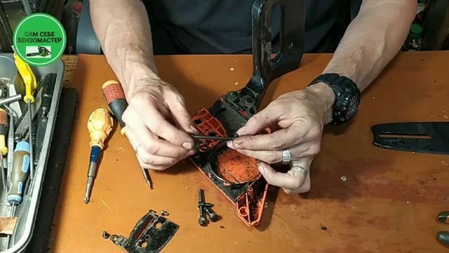 Не натягивается цепь на бензопиле. Замена натяжителя. смотреть онлайн