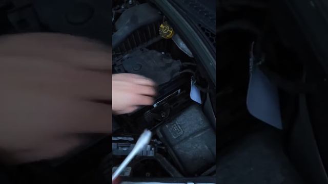 How to replace a battery in a citroen C3 смотреть онлайн