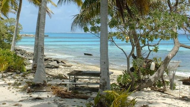 Маджуро (англ. Majuro [ˈmædʒəroʊ]) — столица островного государства Маршалловы Острова