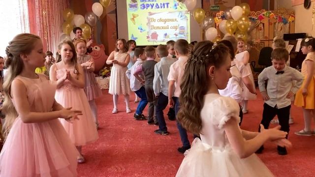 Танец "Первоклашки" (А. Ермолов) Группа №9 "Ягодки" смотреть онлайн