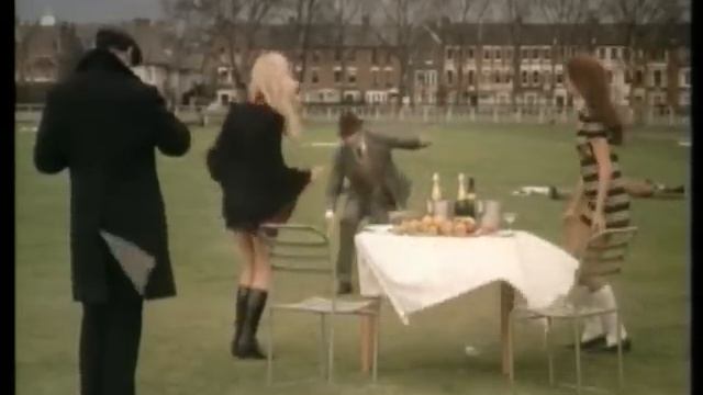Monty Python's Flying Circus - "Upper Class Twit of the Year" смотреть онлайн