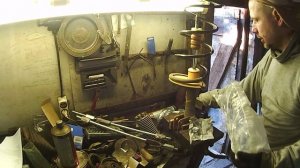 Разборка и сборка передней стойки амортизатора Citroen C4