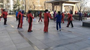 Утренняя зарядка китайских пенсионерок