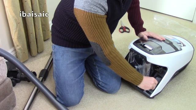 Miele Blizzard CX1 Comfort Powerline Bagless Vacuum Cleaner Unboxing смотреть онлайн