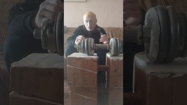 Вот так гантели : среднедиапазонные с парной градацией изменения веса 0.5 кГ ! смотреть онлайн