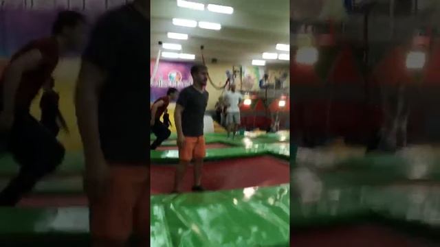 Сделай заднее сальто на батуте ЧЕЛЛЕНДЖ смотреть онлайн