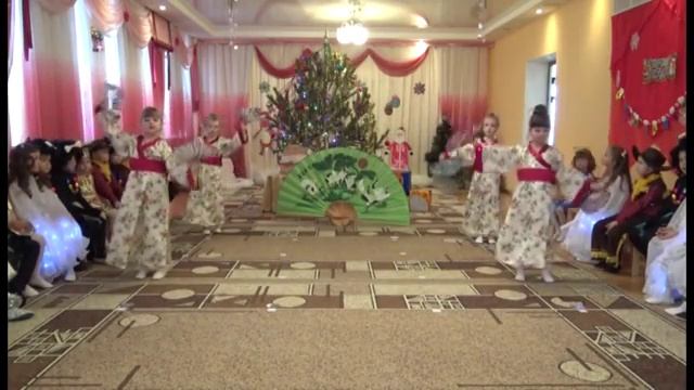 Танец _Японский с веерами_ в детском саду.mp4 смотреть онлайн