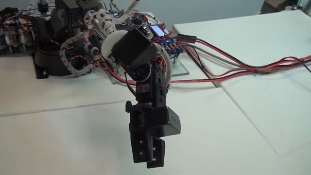 AL5A Robotic Arm I2C Control Through Java Using Serial RS-232 смотреть онлайн