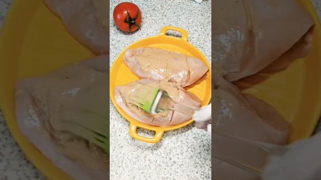 Запечённое куриное филе с сыром и помидорами ! Быстрый и сытный ужин ? смотреть онлайн