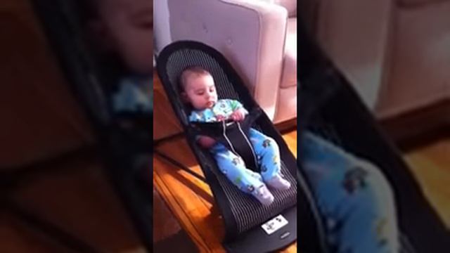 Kai in his bouncy chair смотреть онлайн