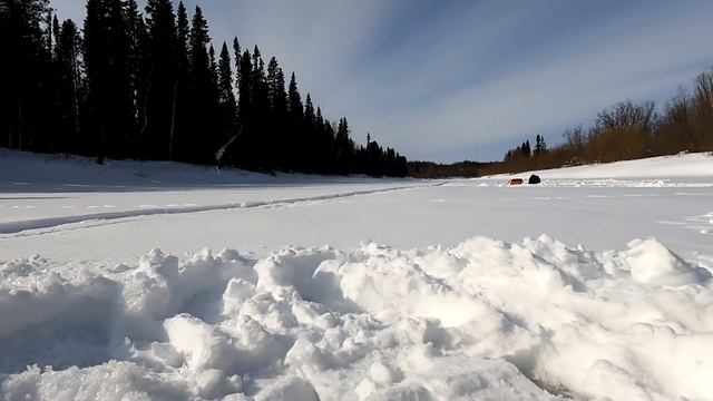 Апрельская рыбалка на хариуса / Таежная рыбалка в апреле / Рыбалка на крайнем севере смотреть онлайн