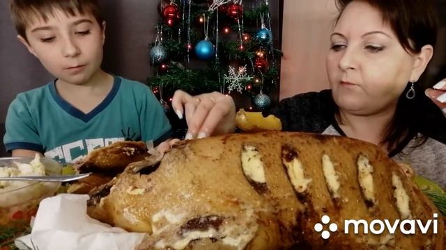 Мукбанг. Утка запечённая с яблоками и мандаринами смотреть онлайн