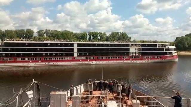 Выход теплохода "Мустай Карим" с завода "Красное Сормово". 1 августа 2020 г. смотреть онлайн