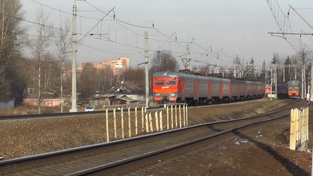 Электропоезда ЭР2Т-7144, ЭР2Т-7186 смотреть онлайн