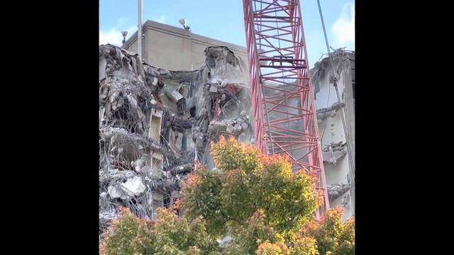 New Albany Indiana building demolition - Riverview Towers - wrecking ball destruction collapse смотреть онлайн