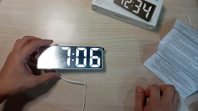 Digital LED Alarm Clock USB/Battery Operated with Mirror Face Design смотреть онлайн