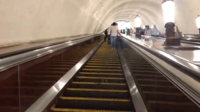 Станция метро Алексеевская. Выход в город. смотреть онлайн
