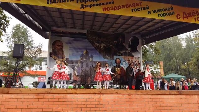 Десткие танцы. Одежда в горошек. смотреть онлайн