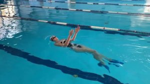 Упражнения на спине в ластах