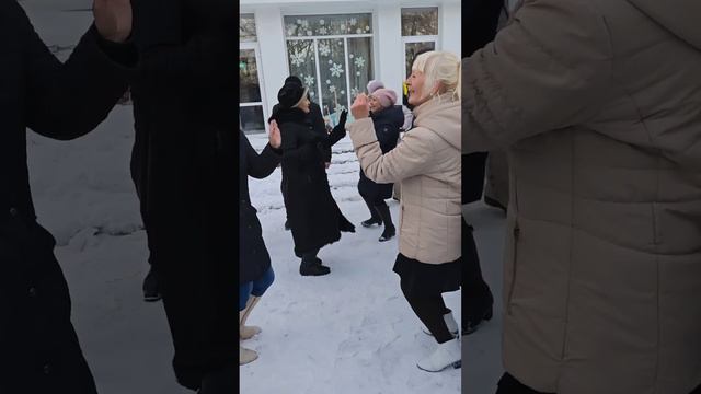 21.01.24г..."ПЬЯНАЯ НАТАША"... Виктор Дорин.... в Гомельском парке на танцполе... смотреть онлайн