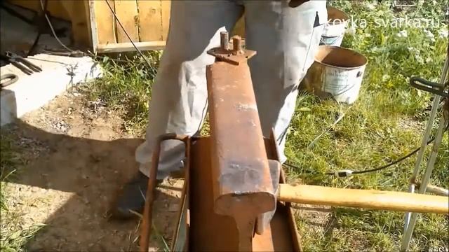 как ковать кочергу самую простую, без выкрутасов из куска арматуры смотреть онлайн