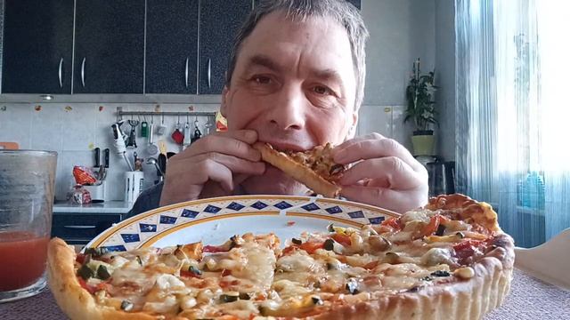 МУКБАНГ/ ПИЦЦА ДОМАШНЯЯ ЛЕТНЯЯ