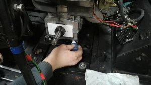 Снегоход буран. Стопр сальника коленвала со стороны вариатора,меняю вариатор Сафари на Арктик