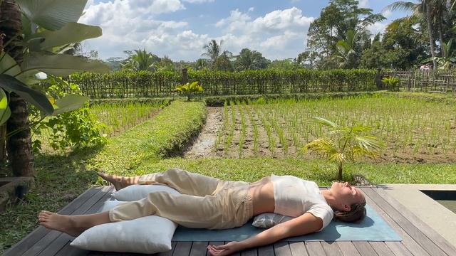 ШАВАСАНА | 20 минут йога для расслабления | йога для начинающих и продолжающих смотреть онлайн