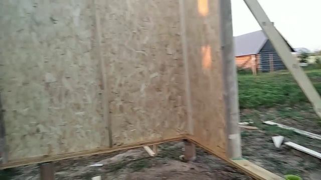 Как спасаю капусту.Наш огород. Стройка идет медленно, но уверенно.