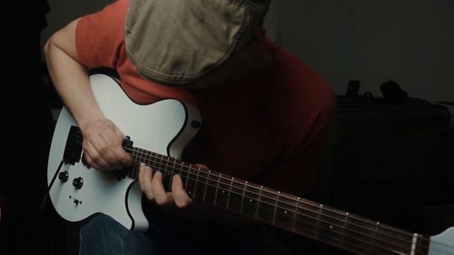 STERLING BY MUSICMAN Axis AX3S - White Guitar