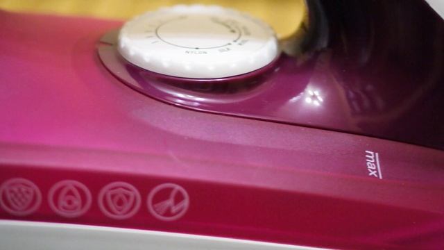 Утюг Redmond RI C262