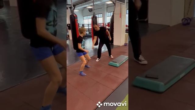 Тренировка по единоборствам и фехтованию на мечах дети тренер Потапов Денис