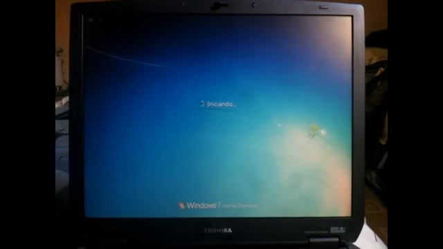 Toshiba Satélite SA40-271 ejecutando Windows 7 HPremium смотреть онлайн