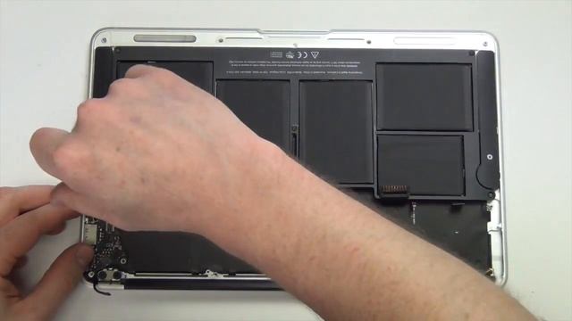 How to Take Apart the 11" Macbook Air Model A1370 смотреть онлайн