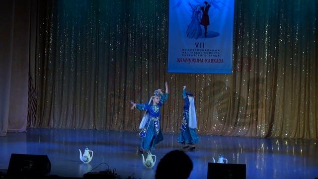 Армянский танец с кувшином. Ансамбль "Жемчуг" смотреть онлайн