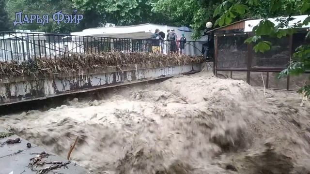 ЧС на Южном берегу Крыма. Ялту затопило. смотреть онлайн