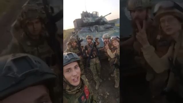 "Передаем привет пану Зеленскому, спасибо за машину!" ㅤ Бойцы из 42 МСД, штурмового отряда "Керчь" с смотреть онлайн