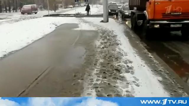 Первый серьёзный снегопад в Омске стал причиной транспортного коллапса смотреть онлайн