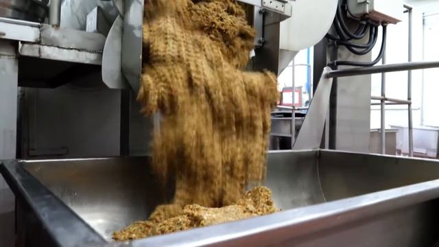 Массовое производство пельменей или вареников/Как делают вареники в промышленных масштабах. смотреть онлайн