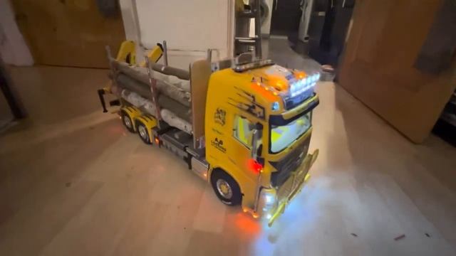 Tamiya 1/14 Volvo FH16 Log Truck