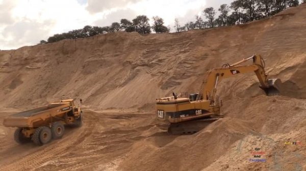 Cat 365C LRE Excavator Loading Volvo A40F Dumpers