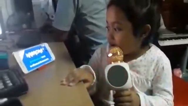 นัองฟ้าครามรีวิวไมโครโฟนคาราโอเกะ รุ่น WS-1816 смотреть онлайн