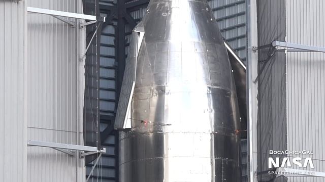 SpaceX Boca Chica: Super Heavy BN2 Forward Dome Spotted - Damaged Raptor Loaded onto Raptor Van смотреть онлайн