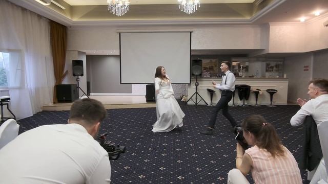САМЫЙ ЗАЖИГАТЕЛЬНЫЙ ТАНЕЦ ЖЕНИХА И НЕВЕСТЫ!!! смотреть онлайн