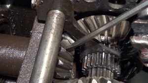 Устранение шумов в коробке Т 40  Регулировка конических шестерён реверса