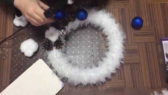 Мастер-класс. Создаем Рождественский венок вместе с "Дняпроўскай праўдай". смотреть онлайн