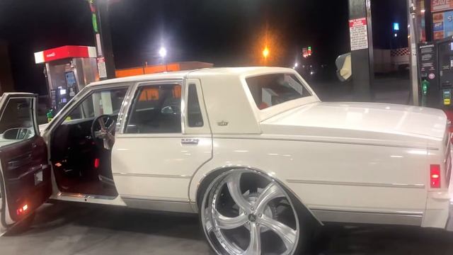 1986 Chevy Caprice Brougham LS on 28s смотреть онлайн