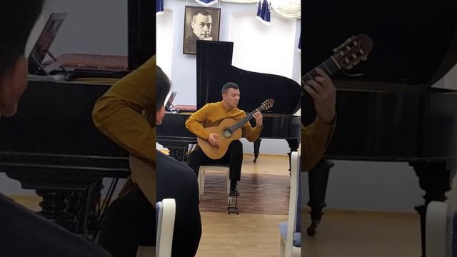 Влад на гитаре, виртуозно играет. смотреть онлайн