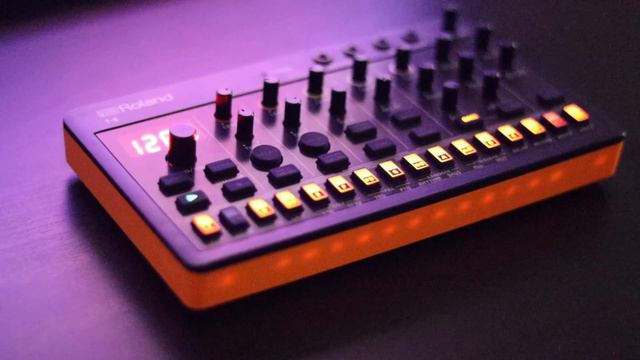 Roland Aira T-8 Acid House jam смотреть онлайн